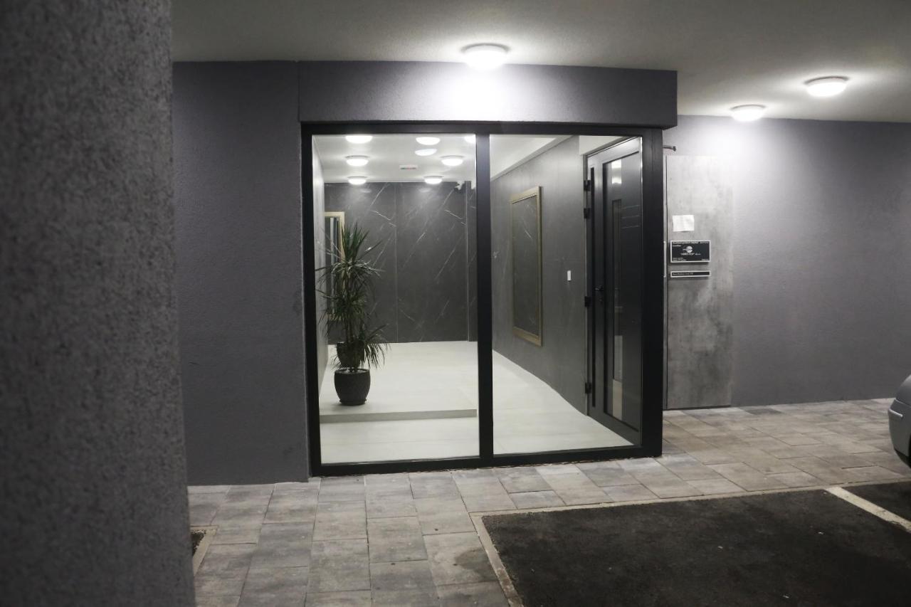 Apartman Natasa Sa Podzemnom Garazom Баня Лука Екстериор снимка